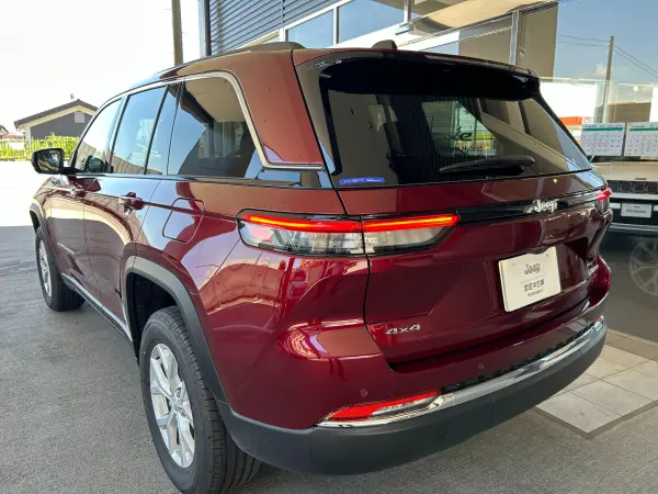 2023 Jeep Grand Cherokee — photo 3