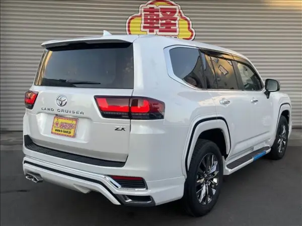 Toyota Land Cruiser 300 3.5 ZX 4WD with Navigation, TV, Panoramic View, JBL Sound (Pearl) — photo 7