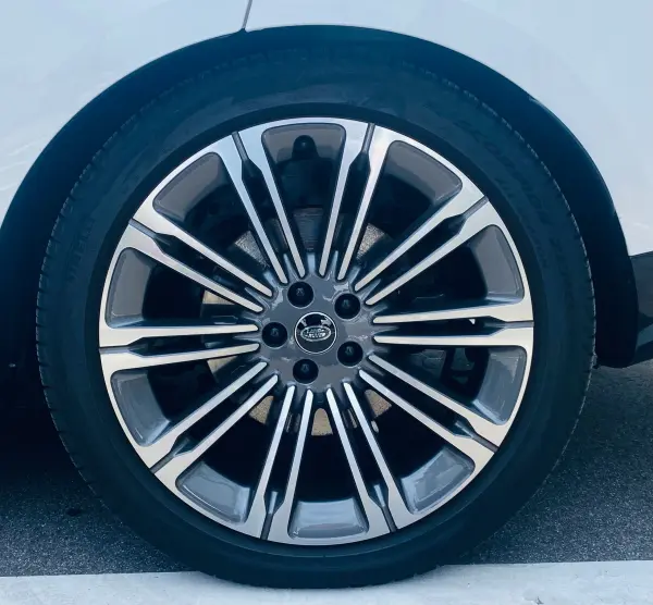 Land Rover Range Rover Autobiography 3.0L D300 Standard Wheelbase Diesel Turbo 4WD Black Contrast Roof Power Tailgate — photo 7