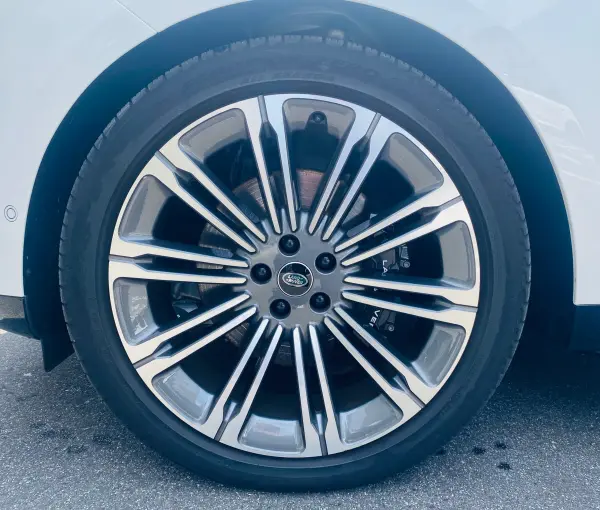 Land Rover Range Rover Autobiography 3.0L D300 Standard Wheelbase Diesel Turbo 4WD Black Contrast Roof Power Tailgate — photo 8