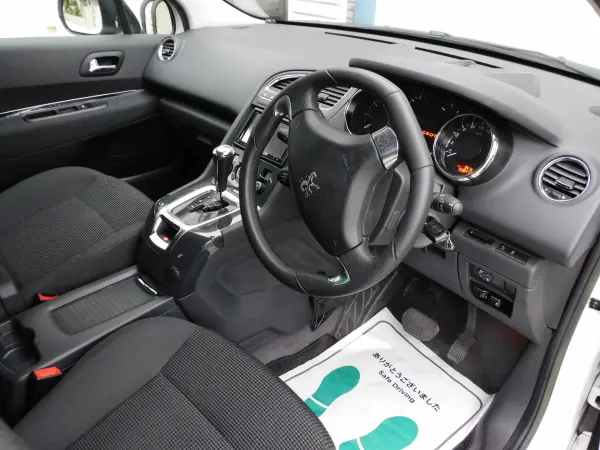 2015 Peugeot 5008 — photo 7 | Tuminion Kenya