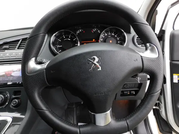 2015 Peugeot 5008 — photo 9 | Tuminion Kenya