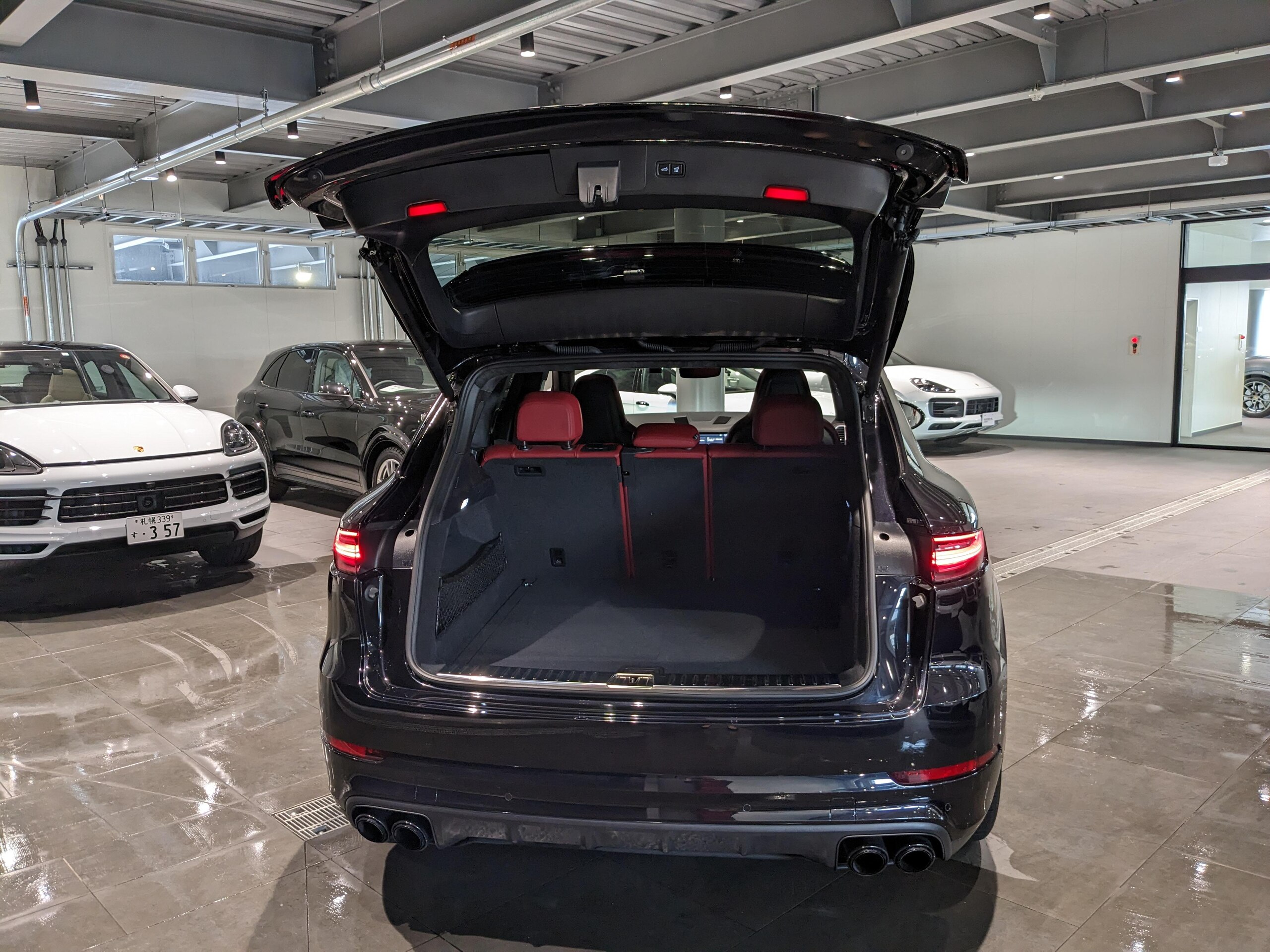 Porsche Cayenne Turbo Tiptronic S 4WD Certified Used Car Warranty 2020 Model (Jet Black Metallic) — photo 8