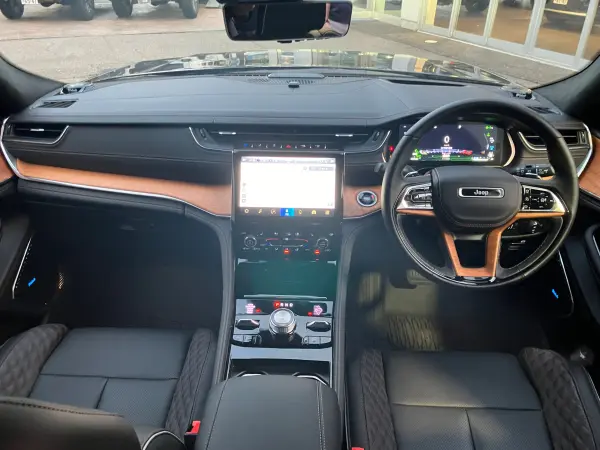 2023 Jeep Grand Cherokee — photo 8 | Tuminion Kenya
