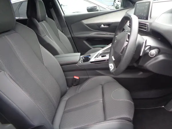 2024 Peugeot 5008 — photo 8 | Tuminion Kenya