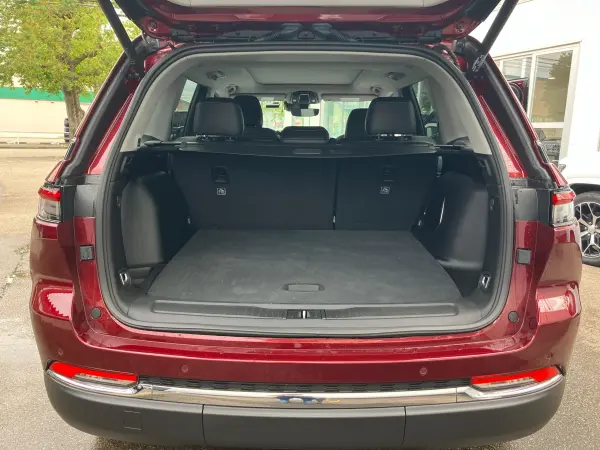 2023 Jeep Grand Cherokee — photo 7 | Tuminion Kenya