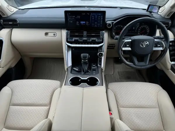 Toyota Land Cruiser 300 3.5 ZX 4WD WALD Complete Vehicle 24-inch Wheels (Pearl White) — photo 7