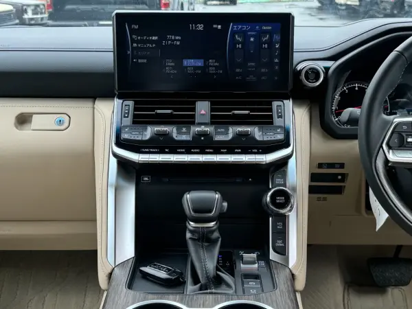 Toyota Land Cruiser 300 3.5 ZX 4WD WALD Complete Vehicle 24-inch Wheels (Pearl White) — photo 9