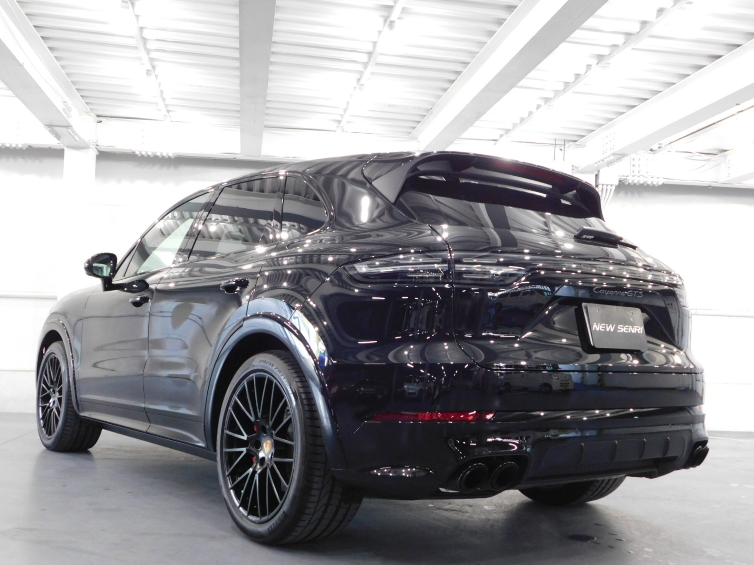 2023 Porsche Cayenne — photo 2