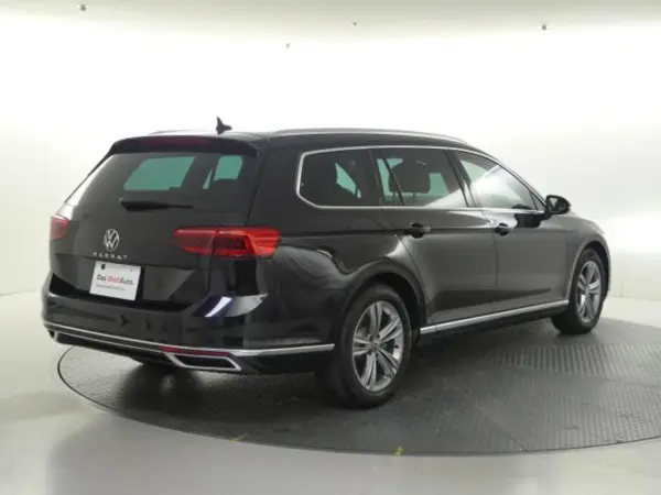 2023 Volkswagen Passat — photo 3