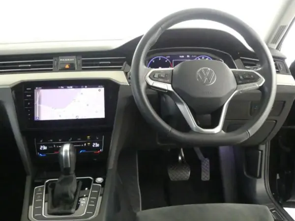 Volkswagen Passat Variant TDI Elegance Diesel Turbo Certified Used Car (Black) — photo 7