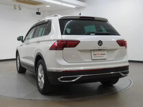 Volkswagen Tiguan TSI Elegance Certified Used Car with Navigation (White) — photo 9