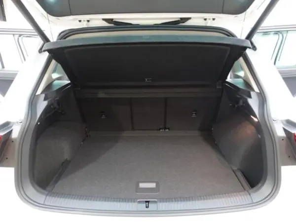 2021 Volkswagen Tiguan — photo 2