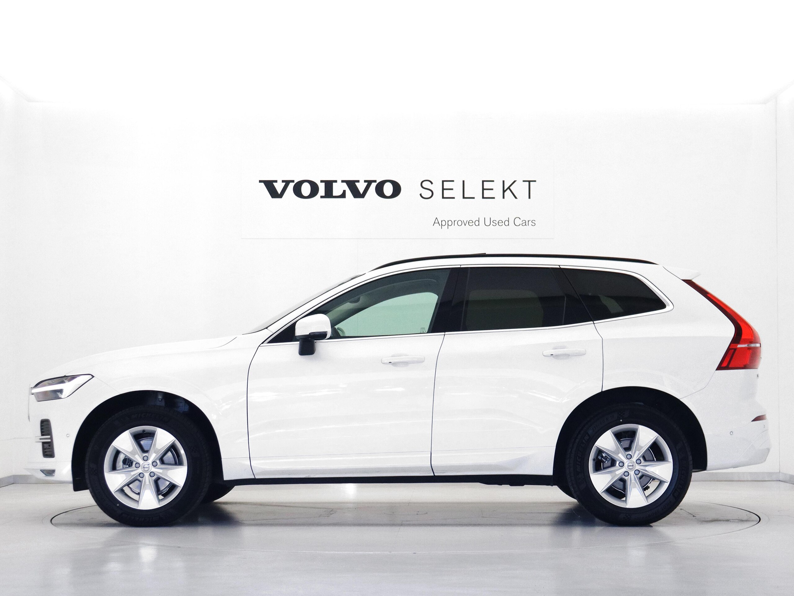 Volvo XC60 Plus B5 — photo 7
