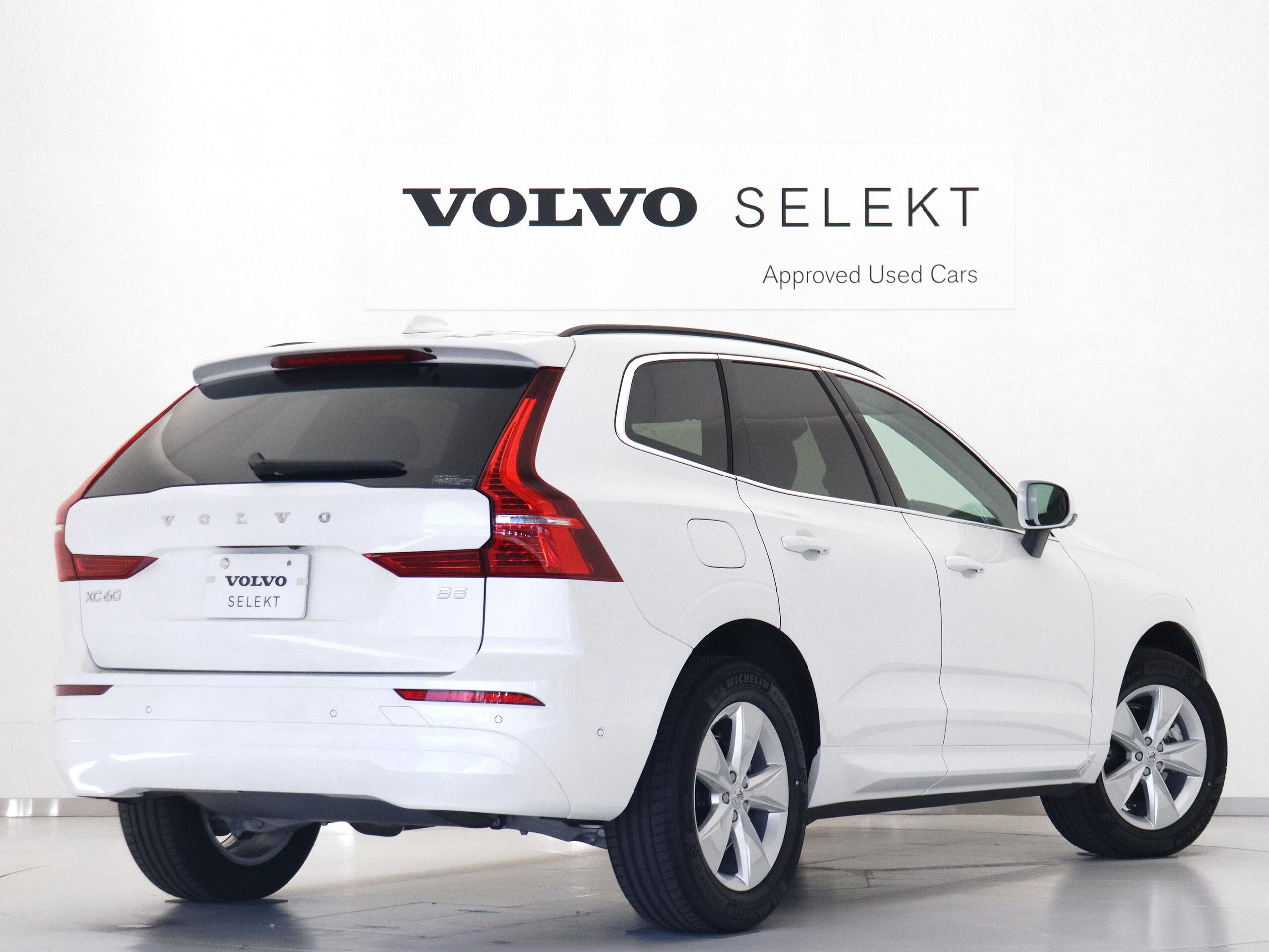 Volvo XC60 Plus B5 — photo 8