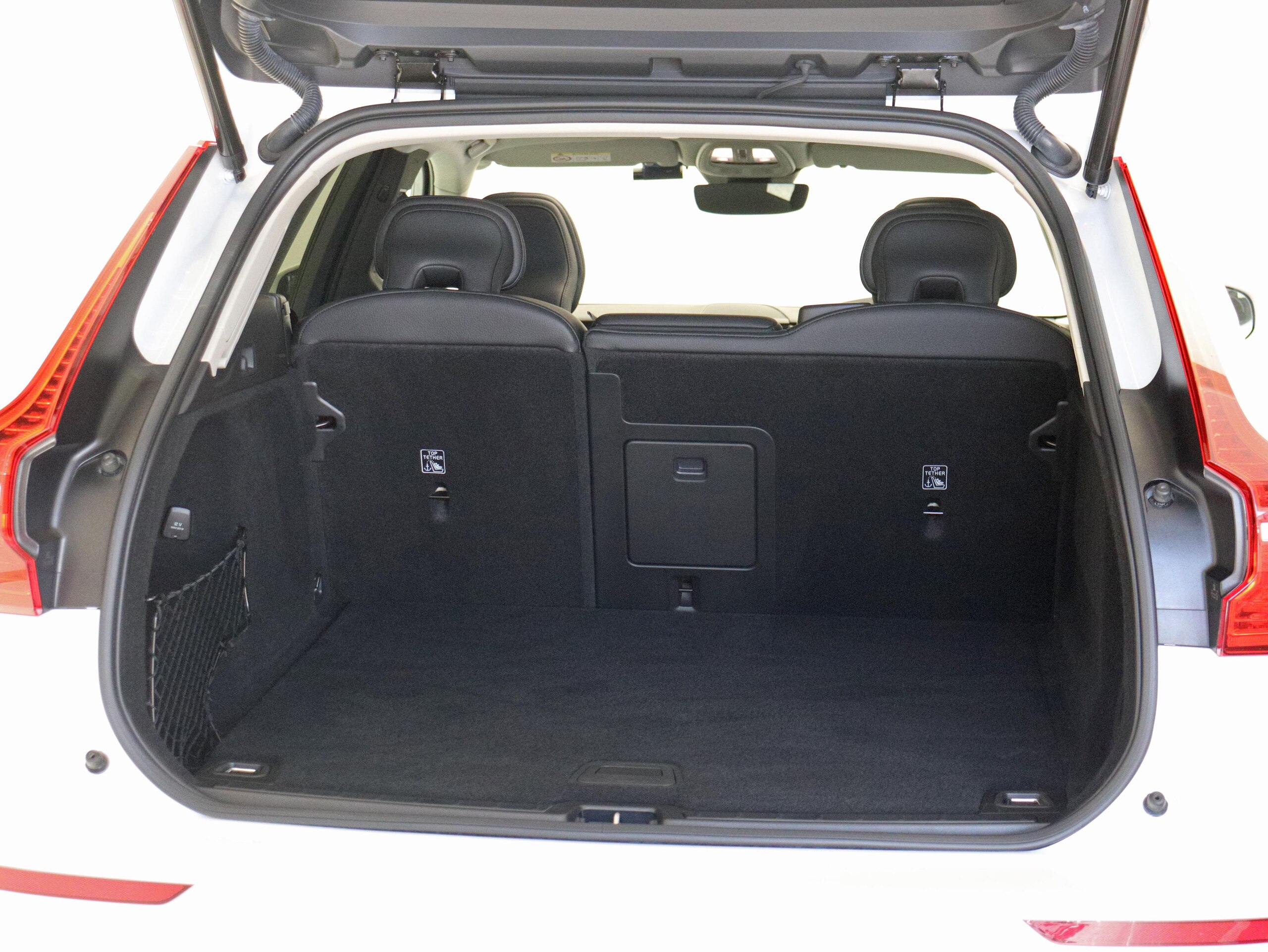 Volvo XC60 Plus B5 — photo 9