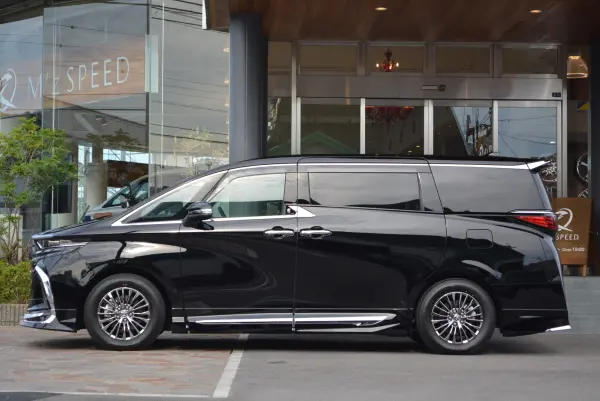 2025 Toyota Alphard — photo 2