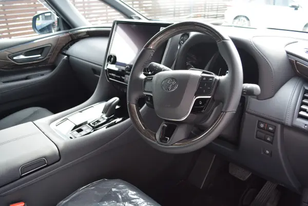 Toyota Alphard Hybrid 2.5 Executive Lounge E-Four 4WD Modellista Aero (F/S/R) Modellista Muffler Sunroof Universal Step CD/DVD LED Headlamps & Fog Lamps Power Back Door Seat Heater & Seat Air Conditioner (Black) — photo 7