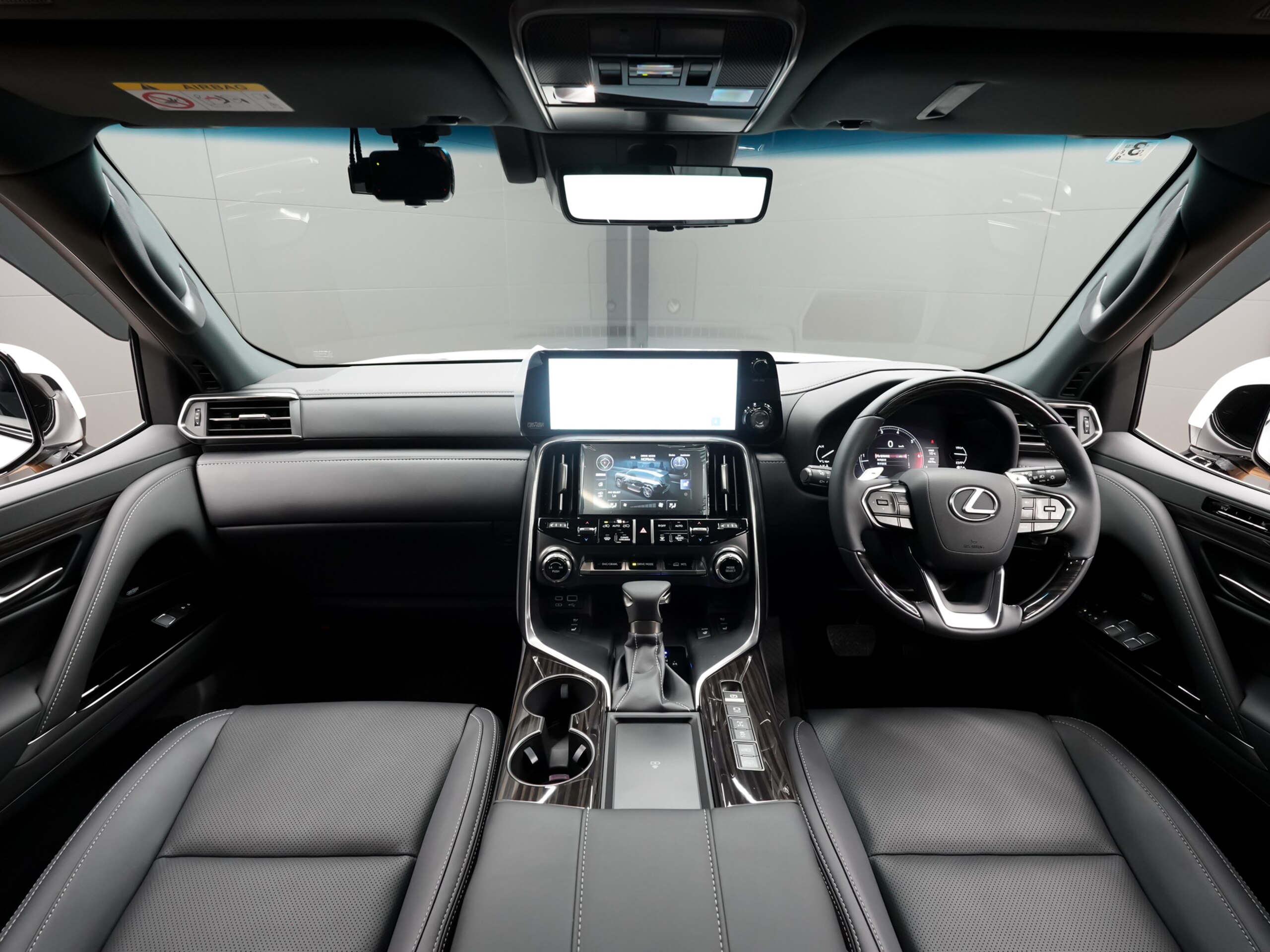 2024 Lexus Lx — photo 2