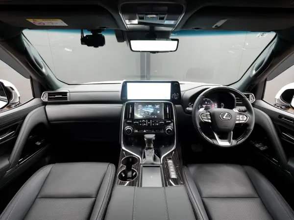 2025 Lexus Lx — photo 2