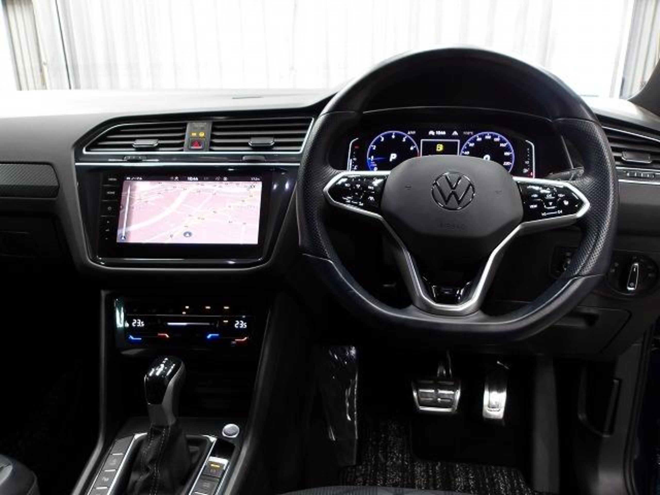 2022 Volkswagen Tiguan — photo 2