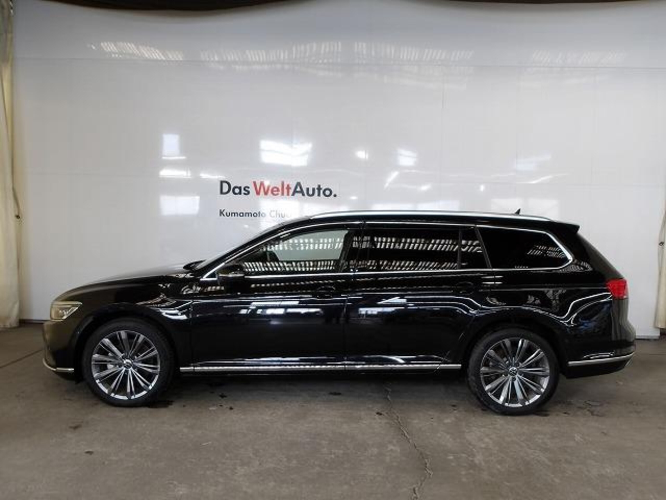 Volkswagen Passat Variant TSI Elegance Advance Certified Used Car with 1-Year Dealer Warranty (Black) — photo 7