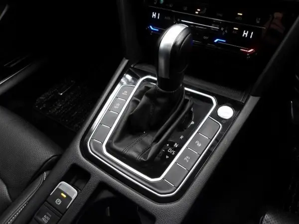 Volkswagen Passat Variant TSI Elegance Advance Certified Used Car with 1-Year Dealer Warranty (Black) — photo 8