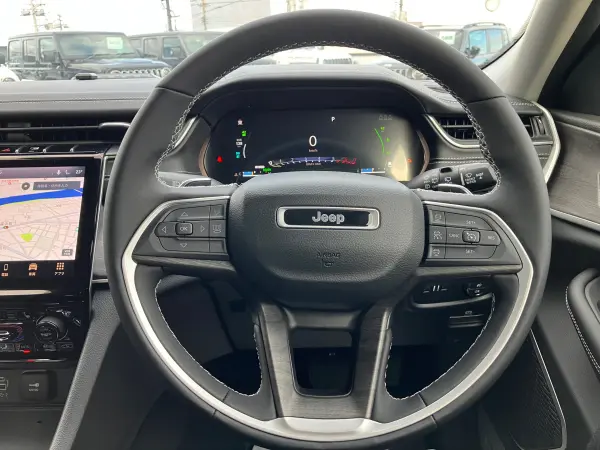 Jeep Grand Cherokee 30th Anniversary Edition 4WD One Owner Surround View Camera Full-Seg Black Leather LED Headlights Seat Heater Ventilation Power Seats Power Tailgate Factory Navigation ALPINE Speakers Adaptive Cruise Control (Black) — photo 8