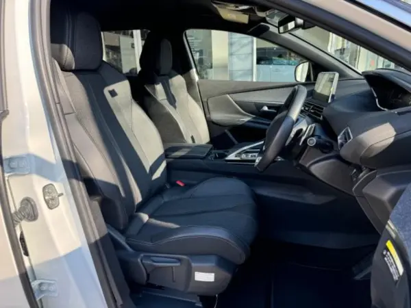 Peugeot 3008 GT Line Certified Used Car with 1-Year Warranty, Seat Heater, Apple CarPlay/Android Auto, Wide Back Camera, Blind Spot Monitor, Front/Rear Sonar, Grip Control, Seat Heater, Lane Keep Assist (Pearl White) — photo 7