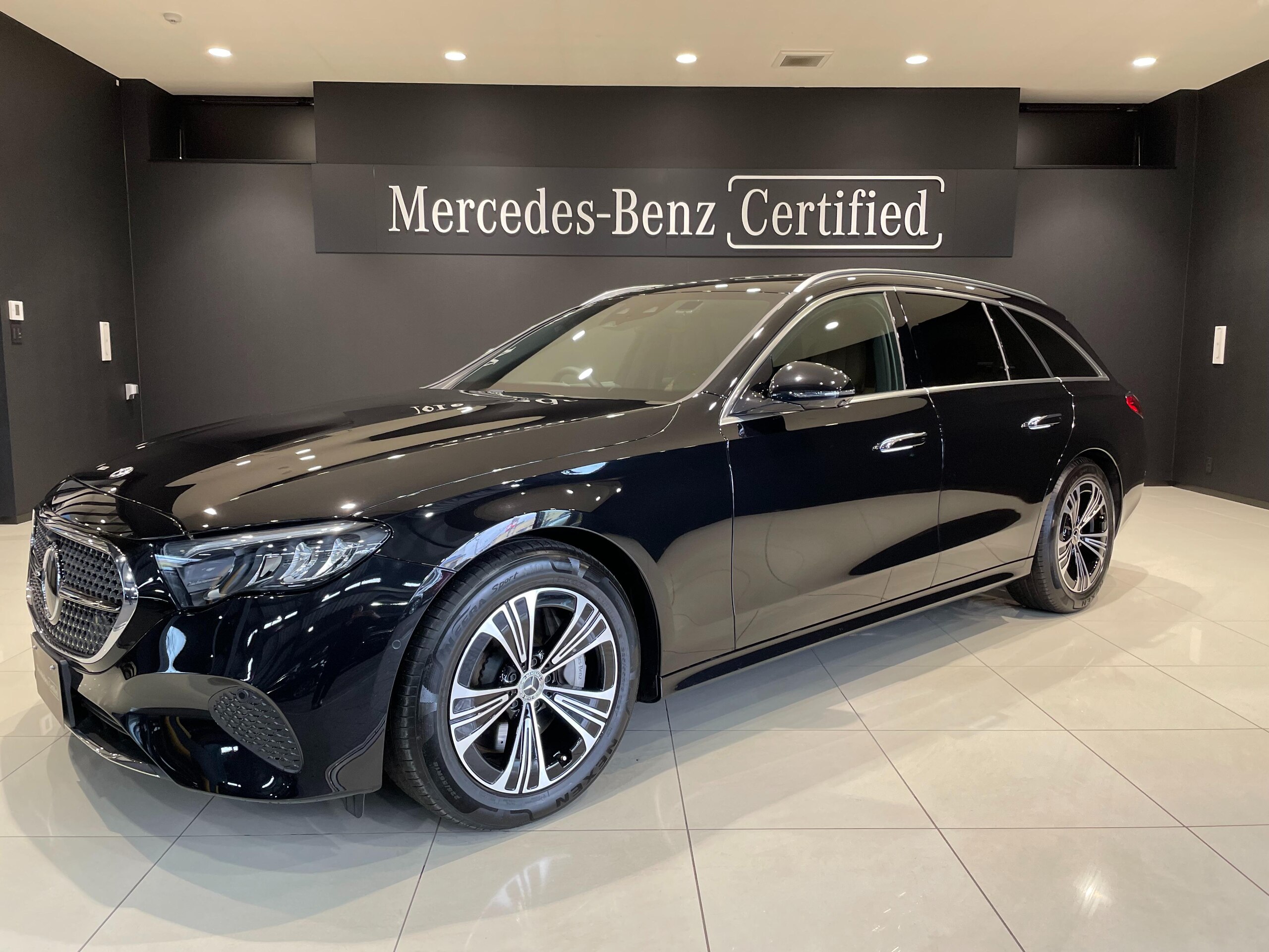 Mercedes-Benz E-Class Wagon E220 d Avantgarde (ISG) Diesel Turbo MP202401 Leather Exclusive Package Specification Change (Obsidian Black)