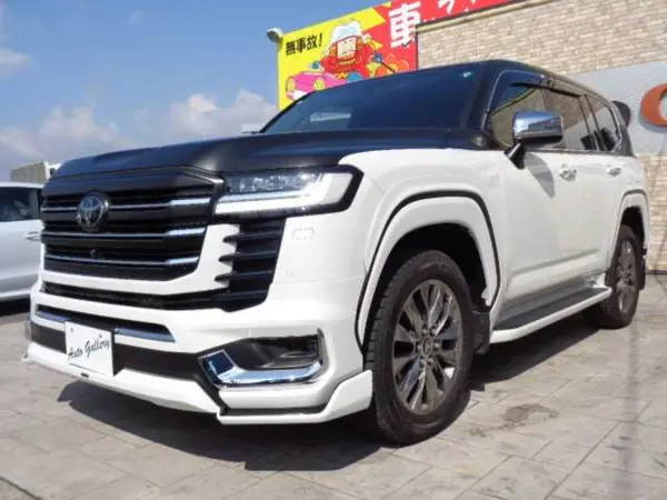 2023 Toyota Landrcuiser 300 — photo 2