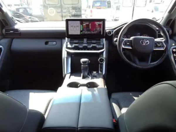 Toyota Land Cruiser 300 3.5 ZX 4WD Sunroof Modellista Aero Set (Pearl White) — photo 7