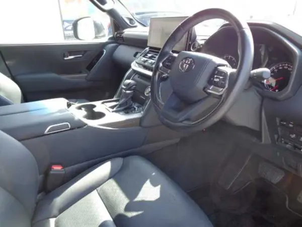 Toyota Land Cruiser 300 3.5 ZX 4WD Sunroof Modellista Aero Set (Pearl White) — photo 8