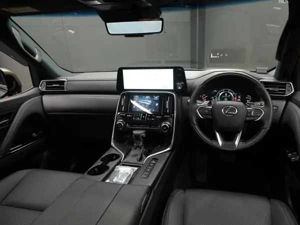 Lexus LX600 4WD F Sport — photo 9