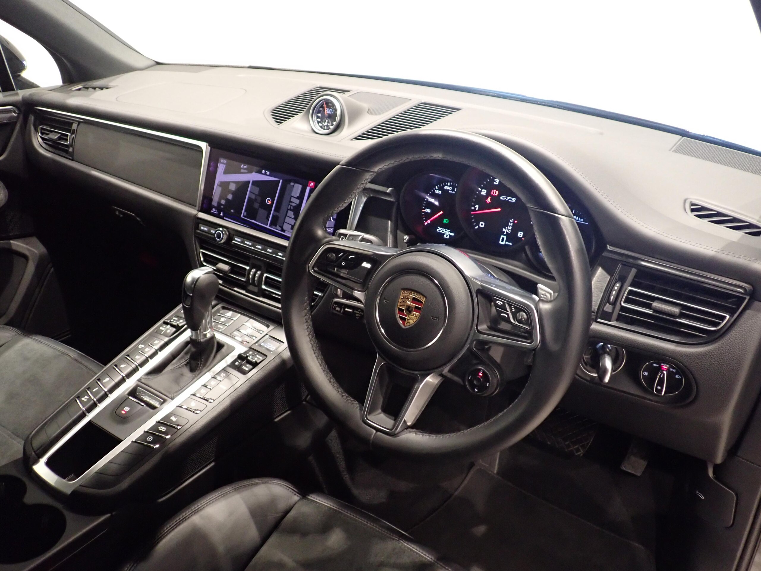 Porsche Macan GTS PDK 4WD — photo 8