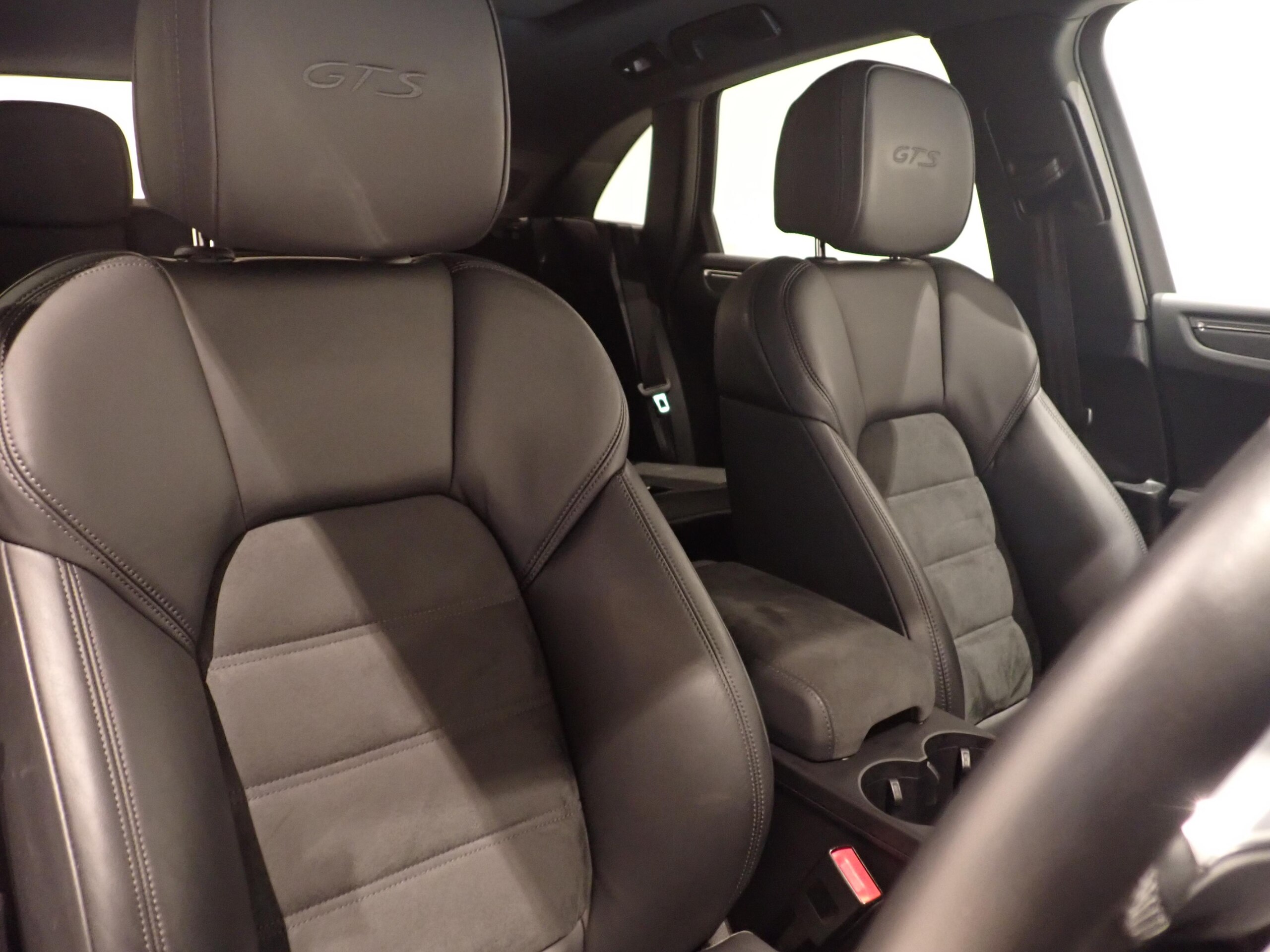 Porsche Macan GTS PDK 4WD — photo 9