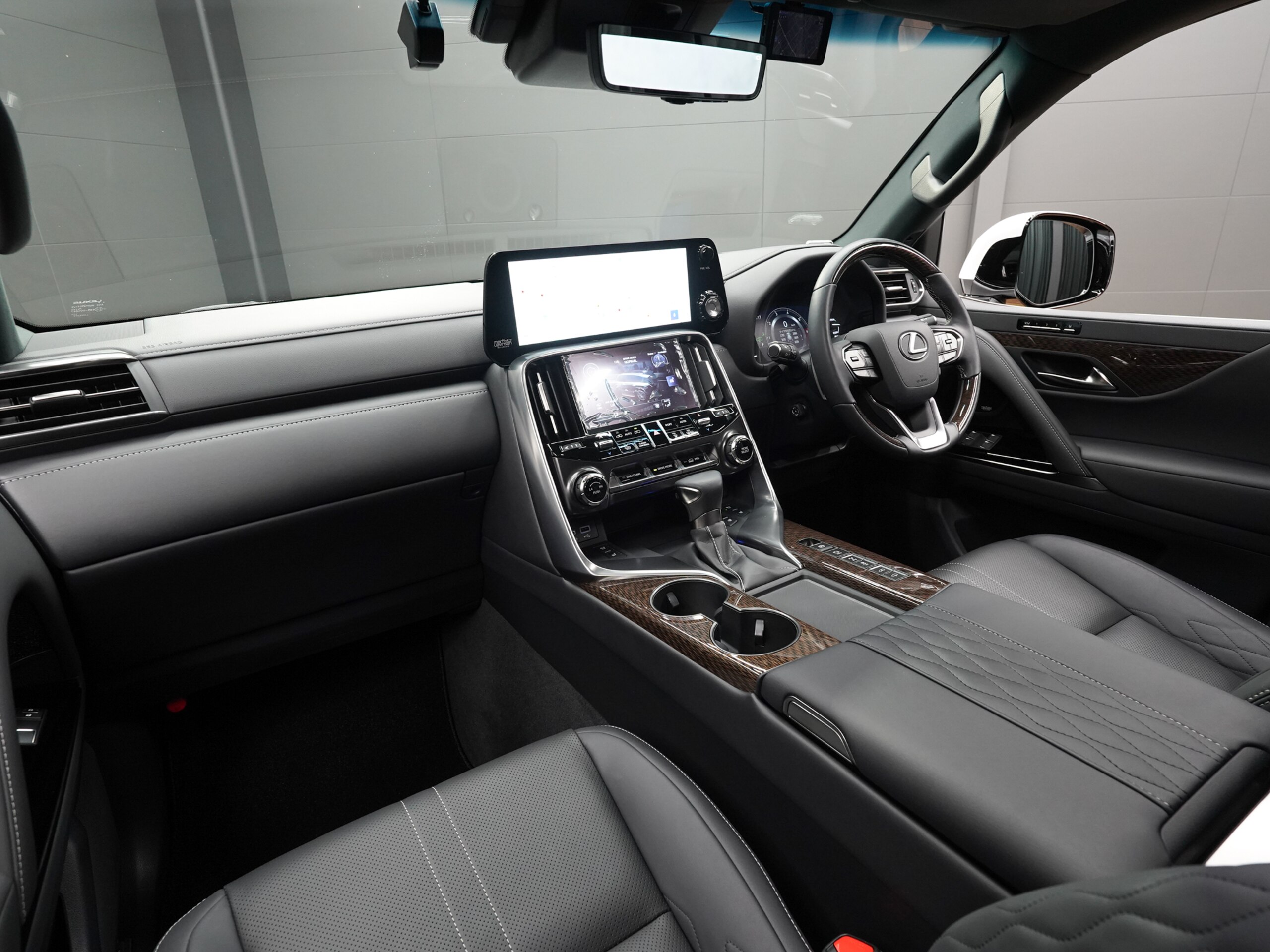 Lexus LX600 Executive 4WD — photo 9