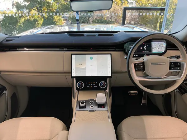 Land Rover Range Rover SV 4.4L P530 Standard Wheelbase 4WD Electric Side Steps Rear Executive Seats Meridian Signature Sound System Noise Canceller Perrino Leather Interior Rear View Mirror Panoramic Roof (Ostuni Pearl White Metallic) — photo 7