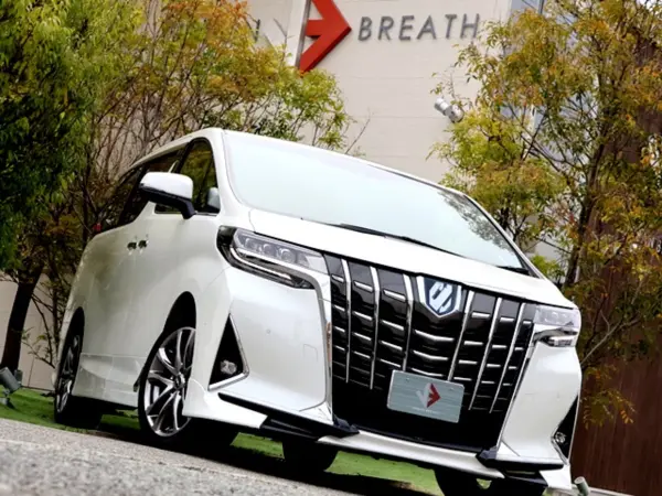 2023 Toyota Alphard — photo 2