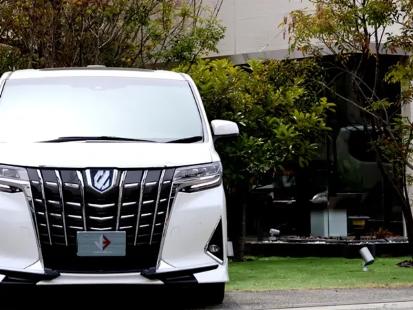 2023 Toyota Alphard — photo 3