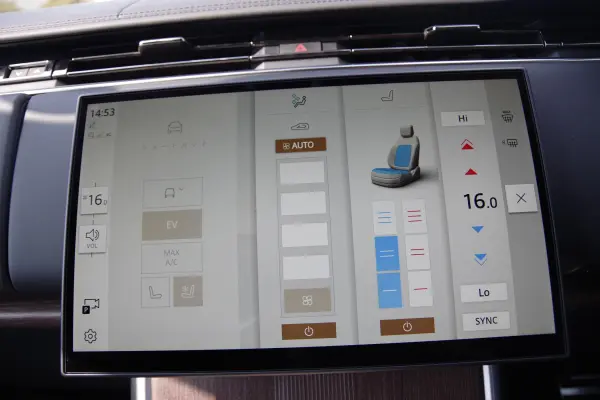 Land Rover Range Rover Autobiography 3.0L P550e Standard Wheelbase 4WD — photo 7