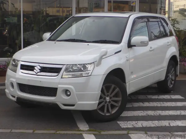 Suzuki Escudo 4WD 2.7 Helly Hansen Limited Sunroof Navigation TV Backup Camera New Tires (Pearl White)