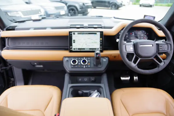 2023 Landrover Defender — photo 3