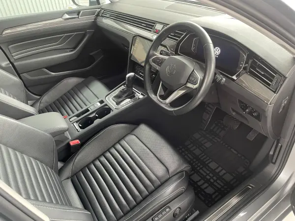 Volkswagen Passat Variant TSI Elegance Advance Navigation 360 Camera HUD ACC (Gray) — photo 7