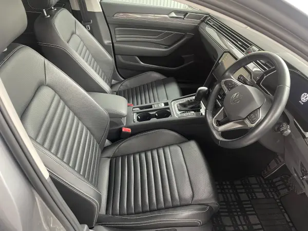 Volkswagen Passat Variant TSI Elegance Advance Navigation 360 Camera HUD ACC (Gray) — photo 8