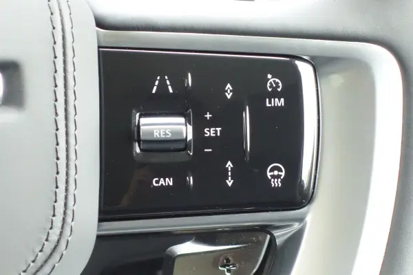 Land Rover Range Rover SE 3.0L D300 Standard Wheelbase Diesel Turbo 4WD Sunroof Air Suspension Seat Heater (Black Metallic) — photo 8