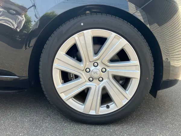 Land Rover Range Rover HSE P530 Long Rear Entertainment System (Santorini Black Metallic) — photo 7