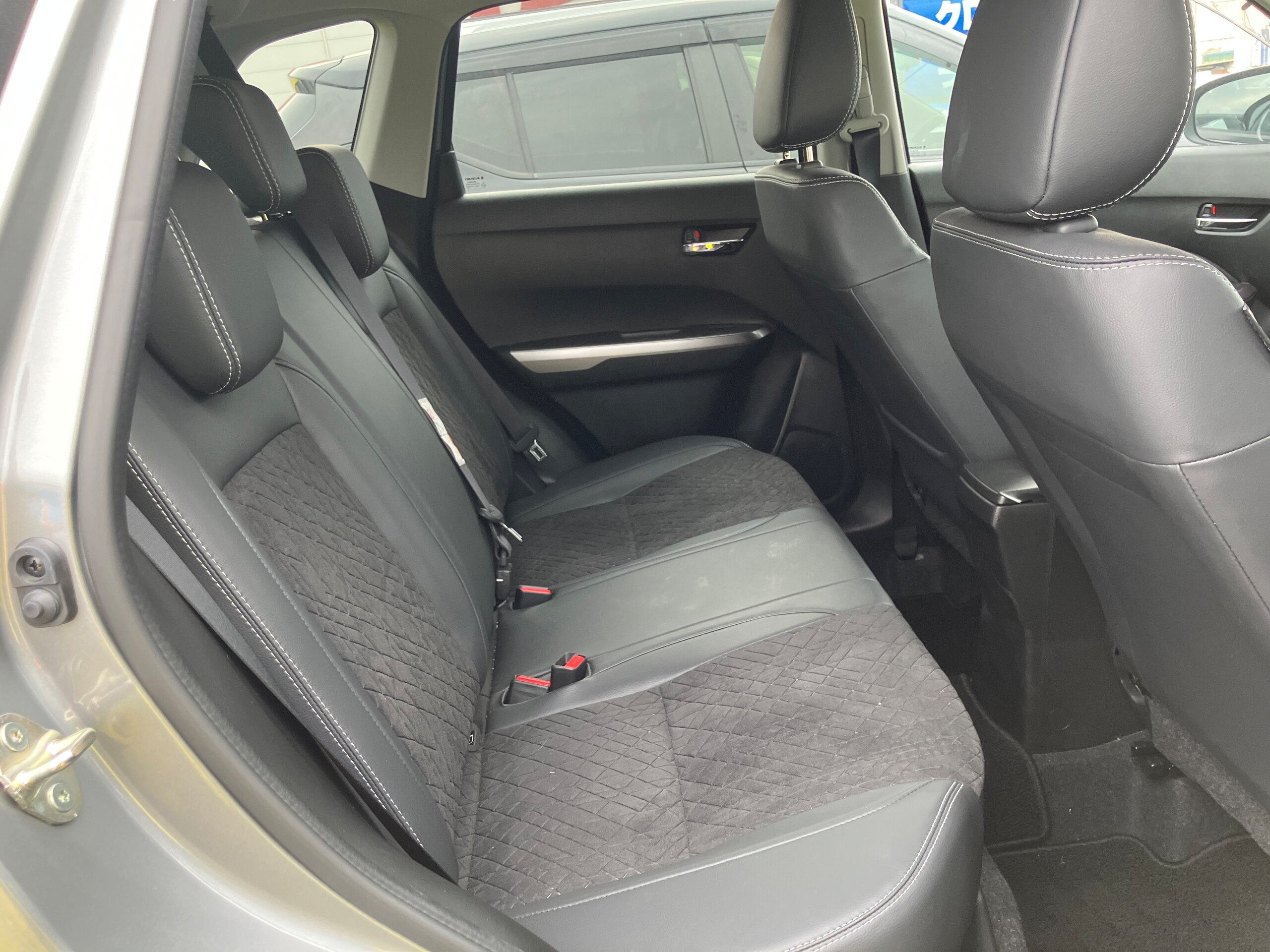 Suzuki Escudo 1.5 4WD Hybrid — photo 8