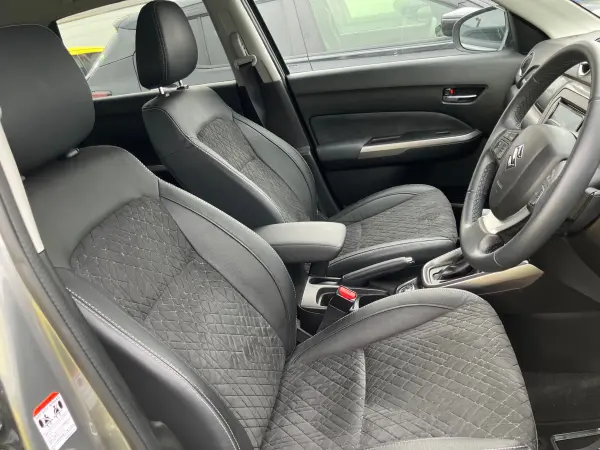 Suzuki Escudo 1.5 4WD Hybrid — photo 9