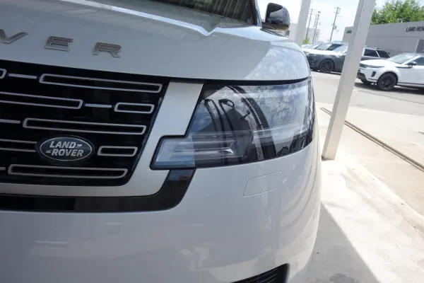 Land Rover Range Rover HSE 3.0L D300 Standard Wheelbase Diesel Turbo 4WD Sunroof Air Suspension Meridian 3D — photo 9